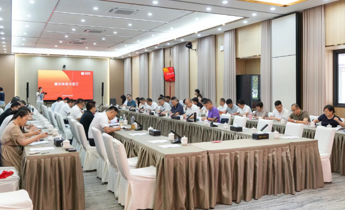 以诺为凭，以廉为本——南博物业公司举行管理干部廉洁自律承诺书签订仪式